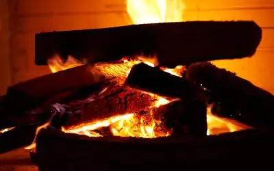 8 Must-Have Fireplace Tools and Accessories for a Cozy Hearth